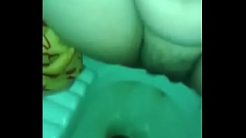 Istri India Desi Mengencingi Ranjang