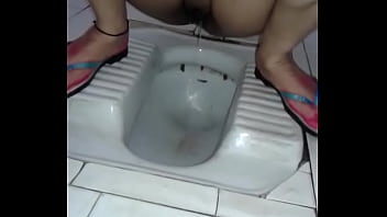 Istri Desi Pooja Mengompol Dengan Liar