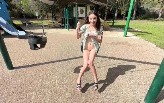 Amber Summer Main Di Tempat Umum Dan Diberi Isi Penuh