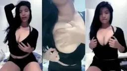 Aulmii Menggoda Dengan Lidah Di Celah Lembab Uting
