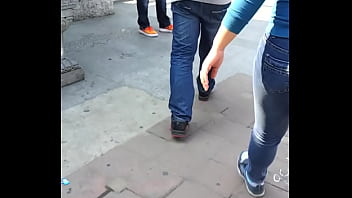Pantat Panas Tionghoa Yang Menggoda Di Jalanan