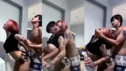 Berdiri Tapi Nggak Diam, Pasangan Mesum Lagi Main Panas