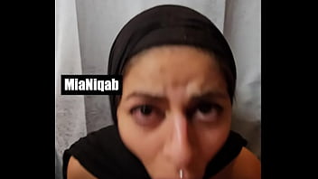 Istri Arab Berjilbab Mia Koleksi Video Panas 7