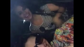 Gadis India-pakistan Berbagi Kenikmatan Lesbian Dalam Audio Panas Berbahasa Hindi