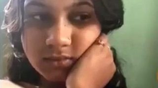 Gadis Desi Pemalu Pamer Tubuh Telanjang Yang Menggoda