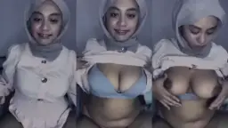 Jilbab Abu Pamer Payudara Besar Menggoda