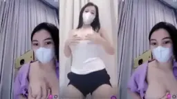 Lanny Belahan Dadanya Yang Menggoda