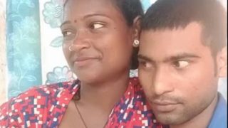 Video Panas Pasangan Desi Asli Bercinta Dengan Adegan Meraba Puting Yang Menggairahkan