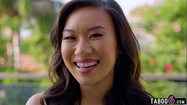 Intim Dengan Kimmy Kimm, Gadis Asia Mungil Yang Tergila-gila Pada Pukulan Pantat Yang Panas