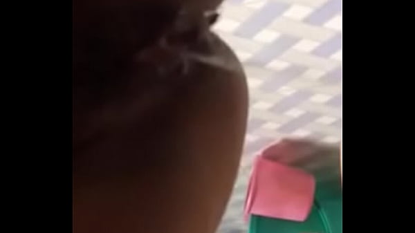 Gadis Desi Tak Berdosa Mengalirkan Pancaran Intim