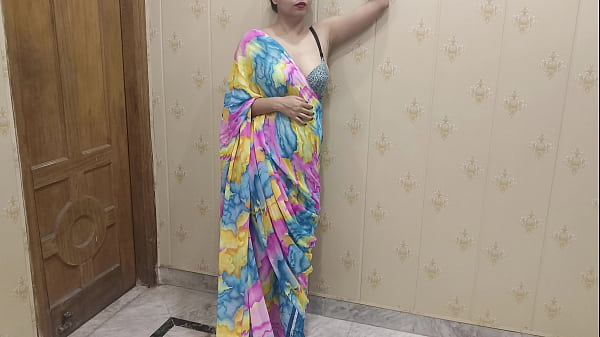 Chhune Se Hi Uski Chut Tapakne Lagi Aur Usne Apni Bheegi Chut Mein Le Liya Uska Mota Lund