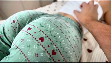 Kakak Tiri Menggoda Adik Tiri Dengan Pijatan Sensual Yang Menggairahkan