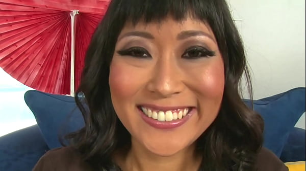 Ibu Tirimu Jadi Pelacur Seksi Untuk Kontol Hitam Besar