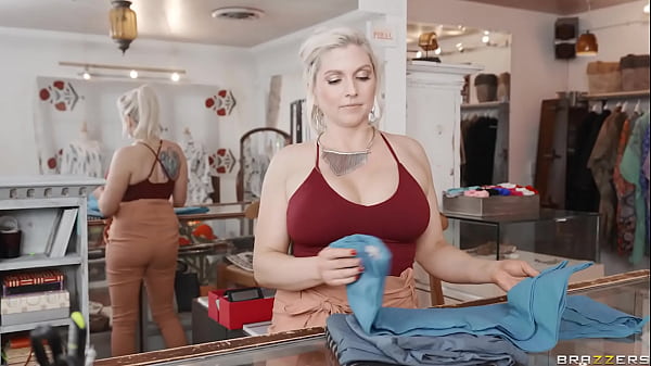 Panggilan Mesum Di Butik Seksi – Christie Stevens Dan Laney Grey
