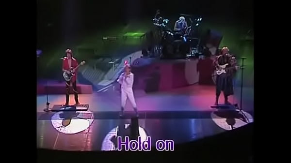 Goyang Liar Di Atas Panggung: Yes Mengguncang Dunia Dengan Konser Panas 1983