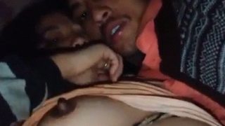 Desi Lover Menggigit Puting Dan Aksi Seks Panas Di Video Jio