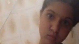 Gadis India Yang Menggairahkan Mandi Dalam Video Mms