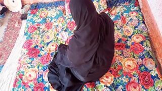 Kakak Pakistan Menggoyangkan Pantatnya Di Atas Batang Keras Abangnya