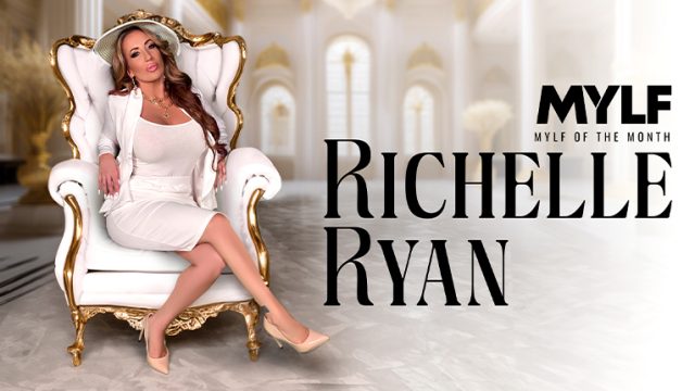Pesta Payudara Besar Legenda Richelle Ryan