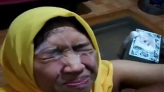 Pria Itu Memuaskan Hasratnya Di Wajah Pacar Bangladeshi-nya
