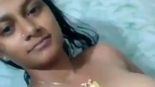 Tubuh Seksi Dan Menggoda Gadis Desi Telanjang Dalam Video Mms