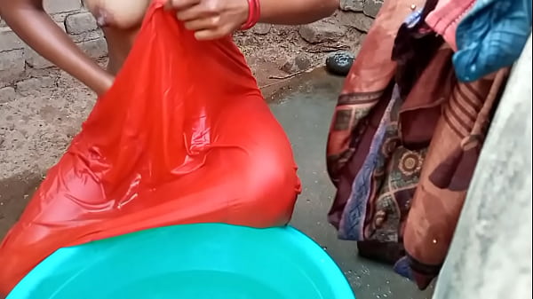 Rati Menggoda Mandi Di Kamar Mandi Dengan Suara Hindi Yang Menggairahkan