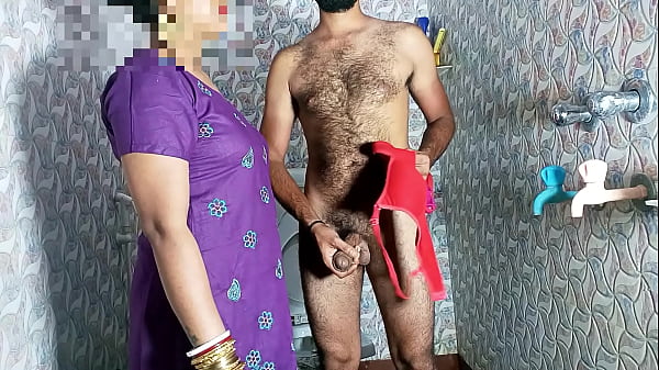 सौतेली माँ ने बाथरूम में अंडरवियर में लंड हिलाते पकड़ा, फिर चुदाई करवा ली – हिंदी आवाज़ वाला पोर्न