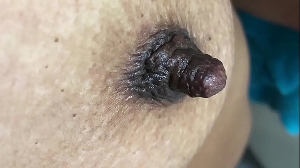 Payudara Desi Tampil Menggoda Dari Dekat