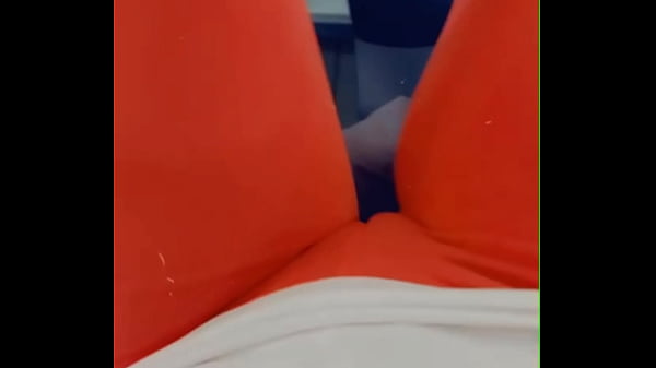 Sorotan Kamera Di Gym: Sorotan Sensual Di Antara Keringat