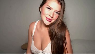 Corriendo A Escondidas Con El Hermano De Mi Amiga, Su Cuarto Es Testigo De Mi Garganta Llena De Su Esencia