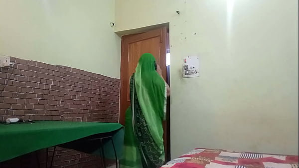 Pembantu India Panas Mengocok Kontol Sampai Tumpah Di Dalam