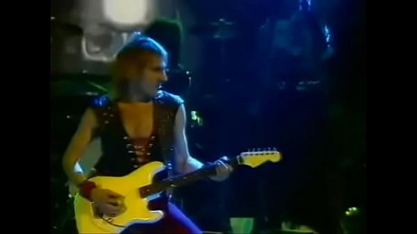 Krokus Mengguncang Panggung Dengan Gaya Seksi Di Konser 1983