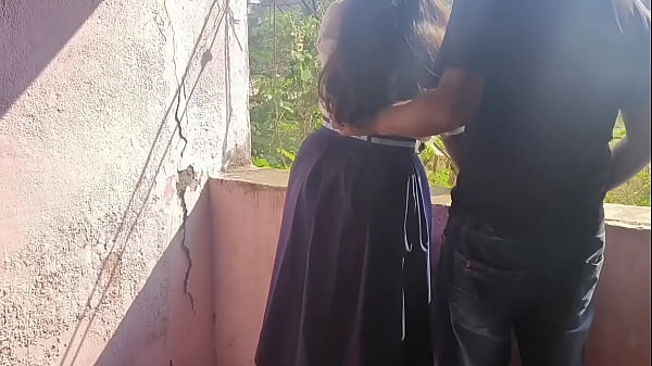 गाँव की मासूम लड़की को ट्यूशन टीचर ने शहर में लाकर जमकर चोदा।