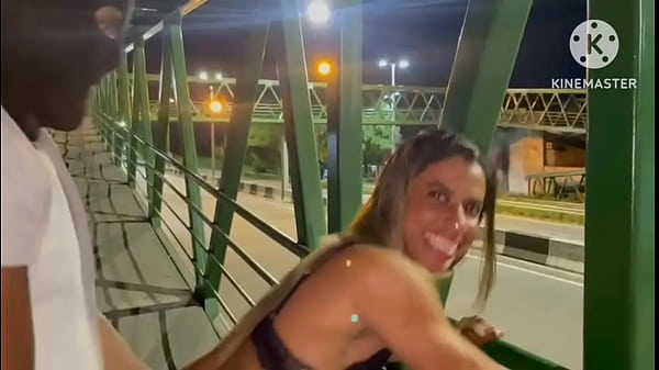 Istri Kesepian Ngentot Di Jalan Umum Sambil Live Streaming
