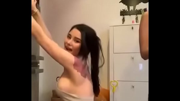 Gadis-gadis Hot Yang Menggoda Di Facebook Live