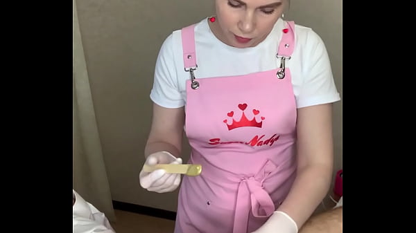 Mistress Sugarnadya Dari Rusia Tunjukkan Teknik Waxing Sensual Untuk Area Selangkangan Dan Batang Penis Pria