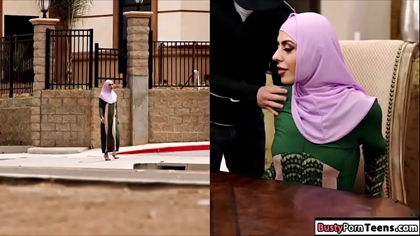 Gadis Arab Yang Menggoda Mengisap Kontol Dan Ditembak Sampai Puas