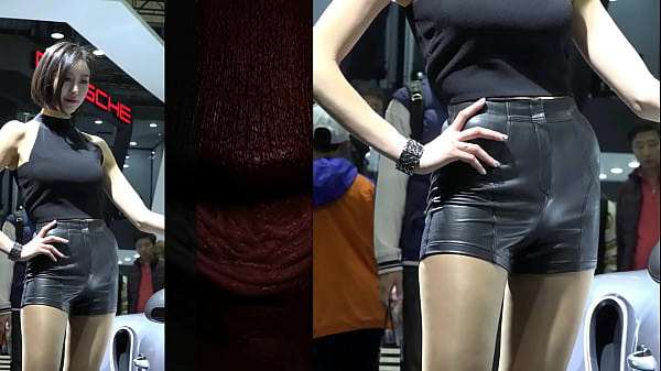Gadis Tionghoa Menggoda Dengan Celana Kulit Panas Yang Menggoda