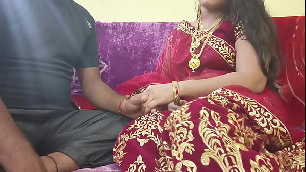 भाभी ने अपनी सुहागरात के दिन, घाघरा-चोली में सजकर, पति से पहले देवर की चूत का मजबूत इलाज किया