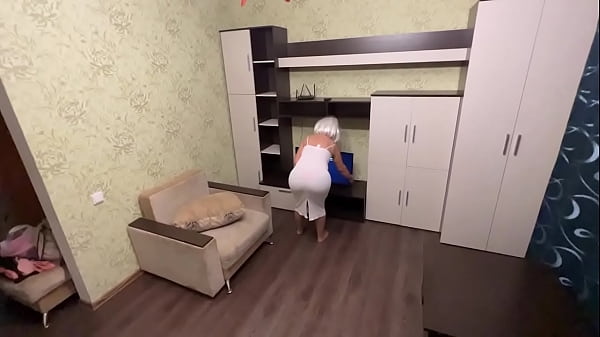 Ibu Tiri Ingin Mengurus Tv Malah Dapat Kontol Di Pantat Dari Anaknya