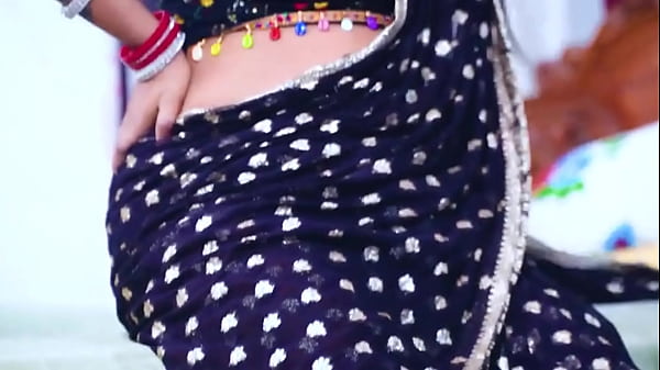Bokong Montok Bhabhi India Digoyang Sambil Masak Di Dapur – Ranjang Panas Desi