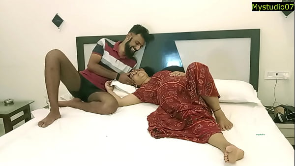 Bhabhi Panas Menggoda Menggila Ranjang Dengan Suami, Adegan Seks Hindi Yang Liar