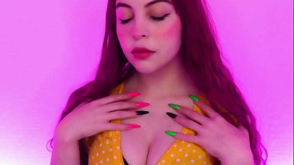 Gadis Rusia Moona Menggoda Dengan Bisikan Asmr Yang Menggairahkan