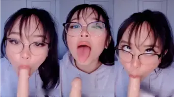 Ambiyah Pakai Hoodie Biru Lagi Siap Ngancurin Kontol Buatan