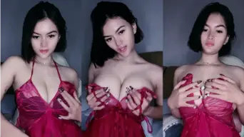 Baybigula Pamer Sensual, Remas Payudara Mango Dengan Gaya Menggoda