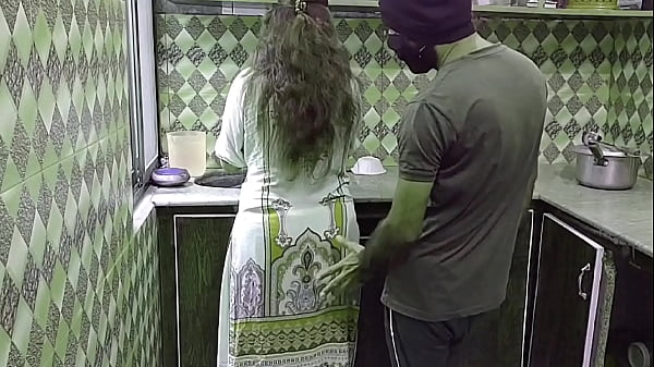 Bidadari India Tergoda Di Dapur Saat Sibuk Memasak Dengan Audio Hindi Panas