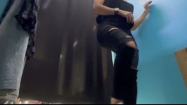 Ruang Ganti. Cewek Rusia Montok Dengan Pentil Tembus, Ganti Baju.