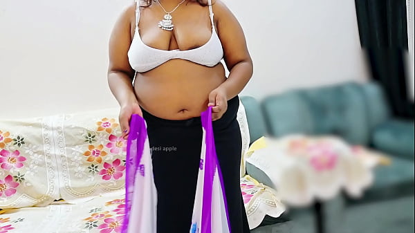 Nyonya India Menggoda Dengan Sari Yang Membelit Tubuh