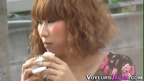 Gadis Jepang Menggosok Memeknya