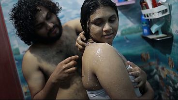 Cewek India Mandi Bareng Abang Tiri, Panas Bikin Ngilu